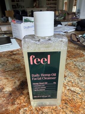 feel Daily Hemp Oil Facial Cleanser - Green